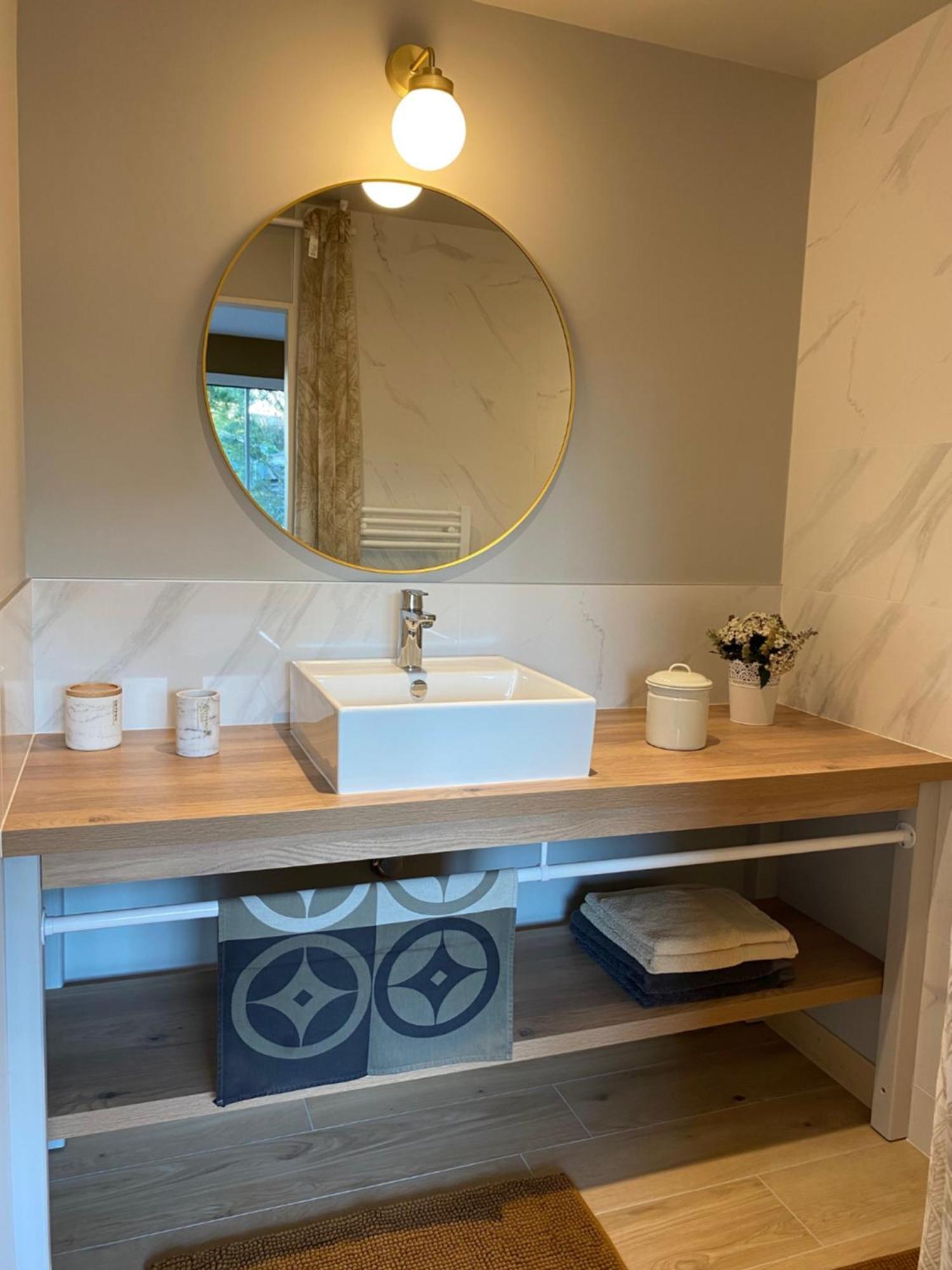 Maison M, Chambre Privee Acces Jardin Piscine Et Jacuzzi Pres De La Rochelle La Rochelle  Pokoj fotografie