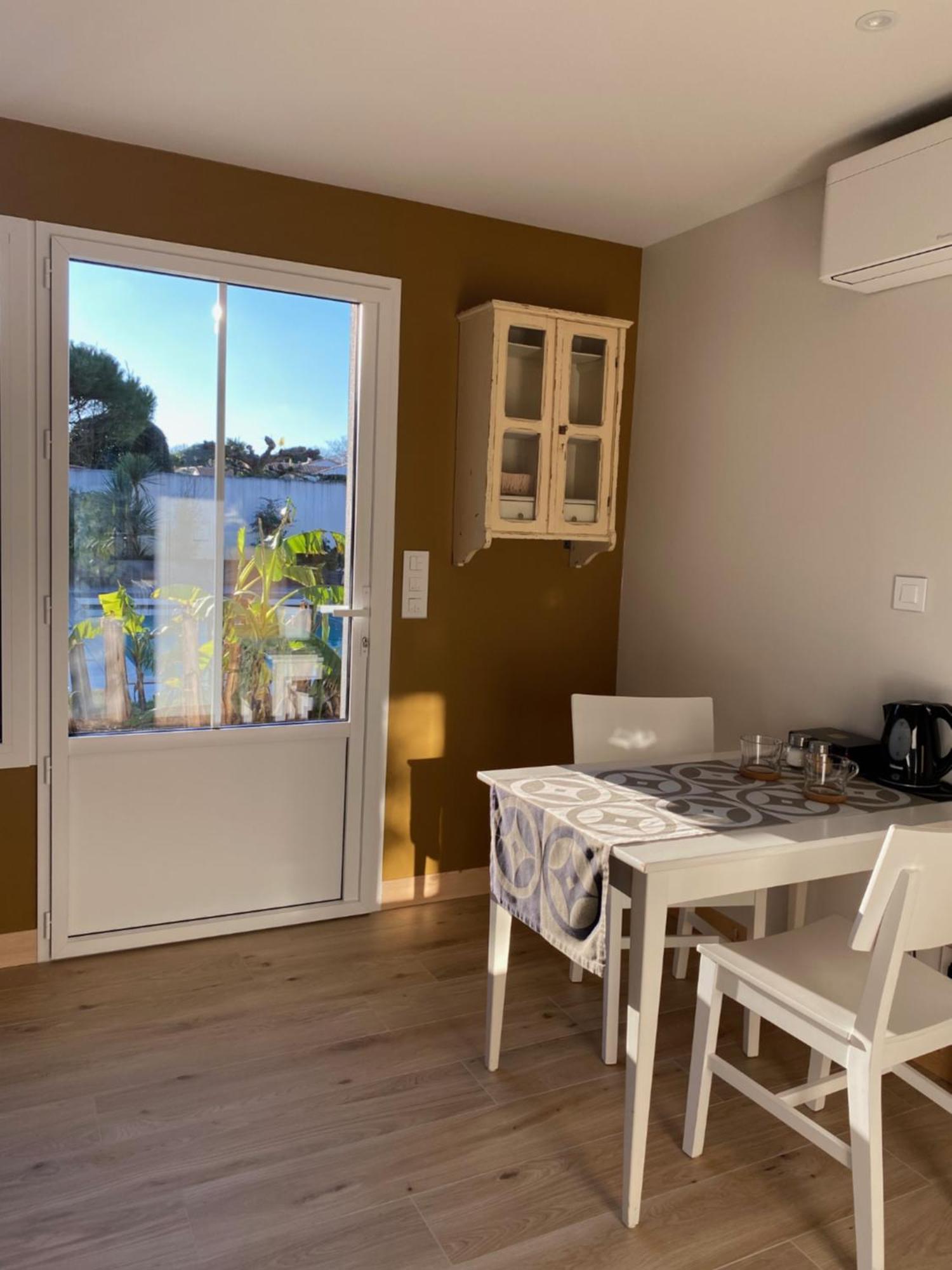 Maison M, Chambre Privee Acces Jardin Piscine Et Jacuzzi Pres De La Rochelle La Rochelle  Pokoj fotografie